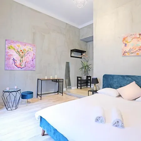 The 7 公寓式酒店 *